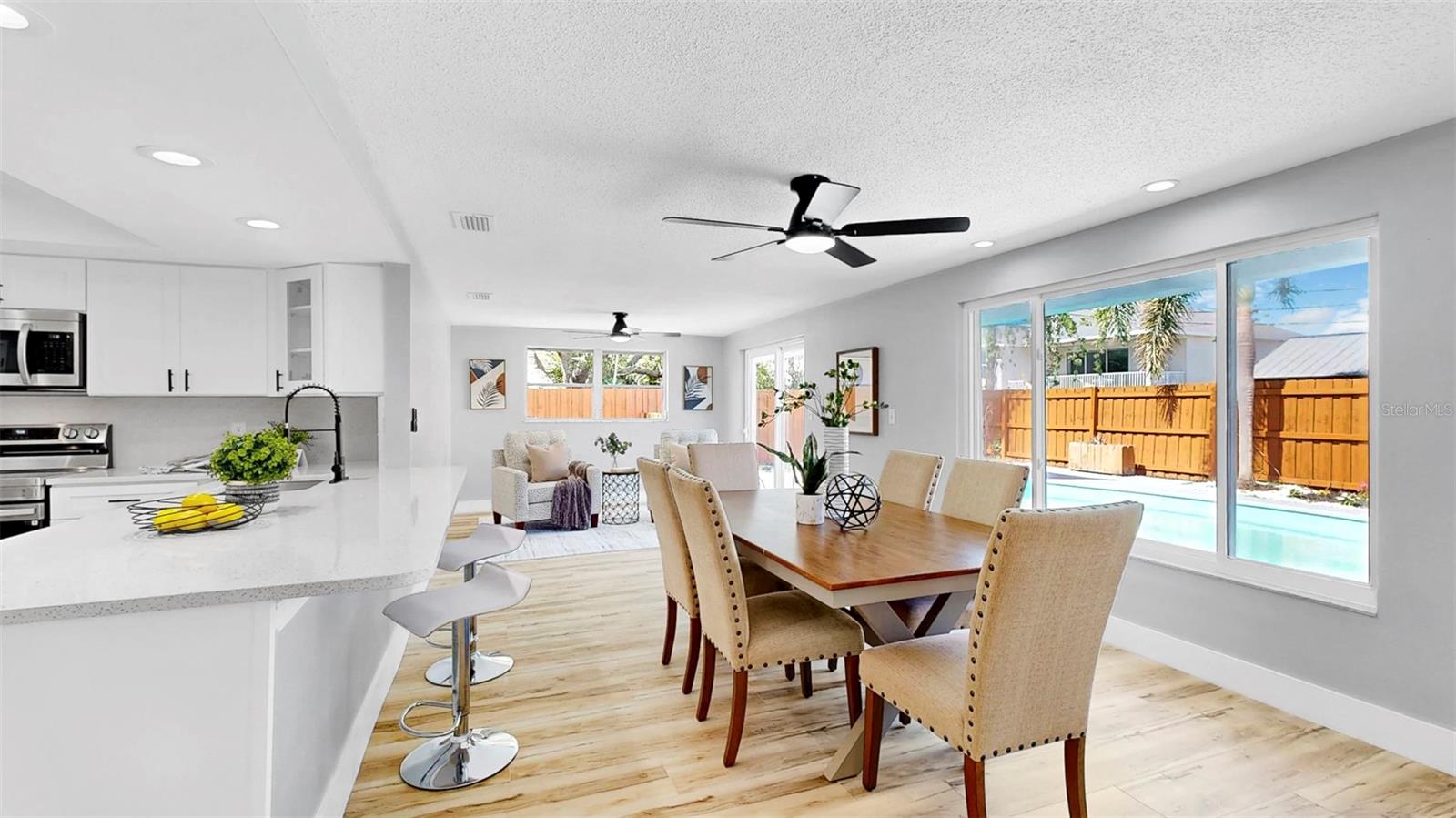 Family / Dining Overlooking Pool