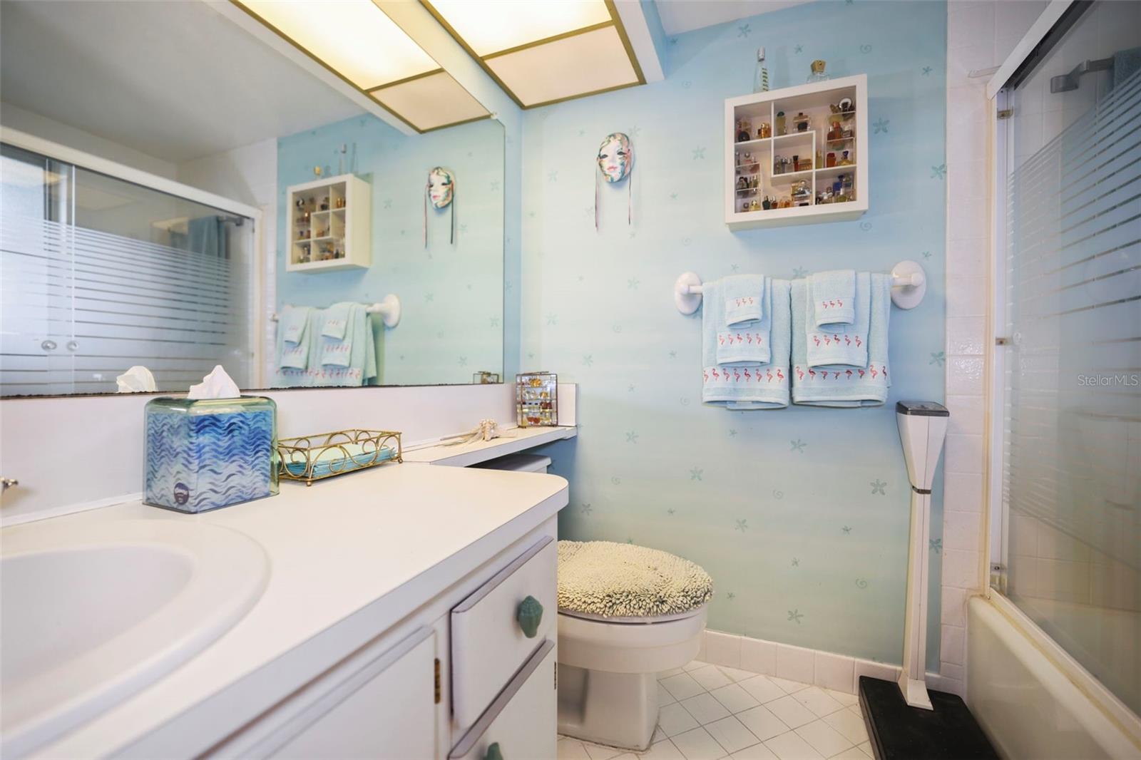 Primary Bedroom En-SuiteBathroom with Bath Tub