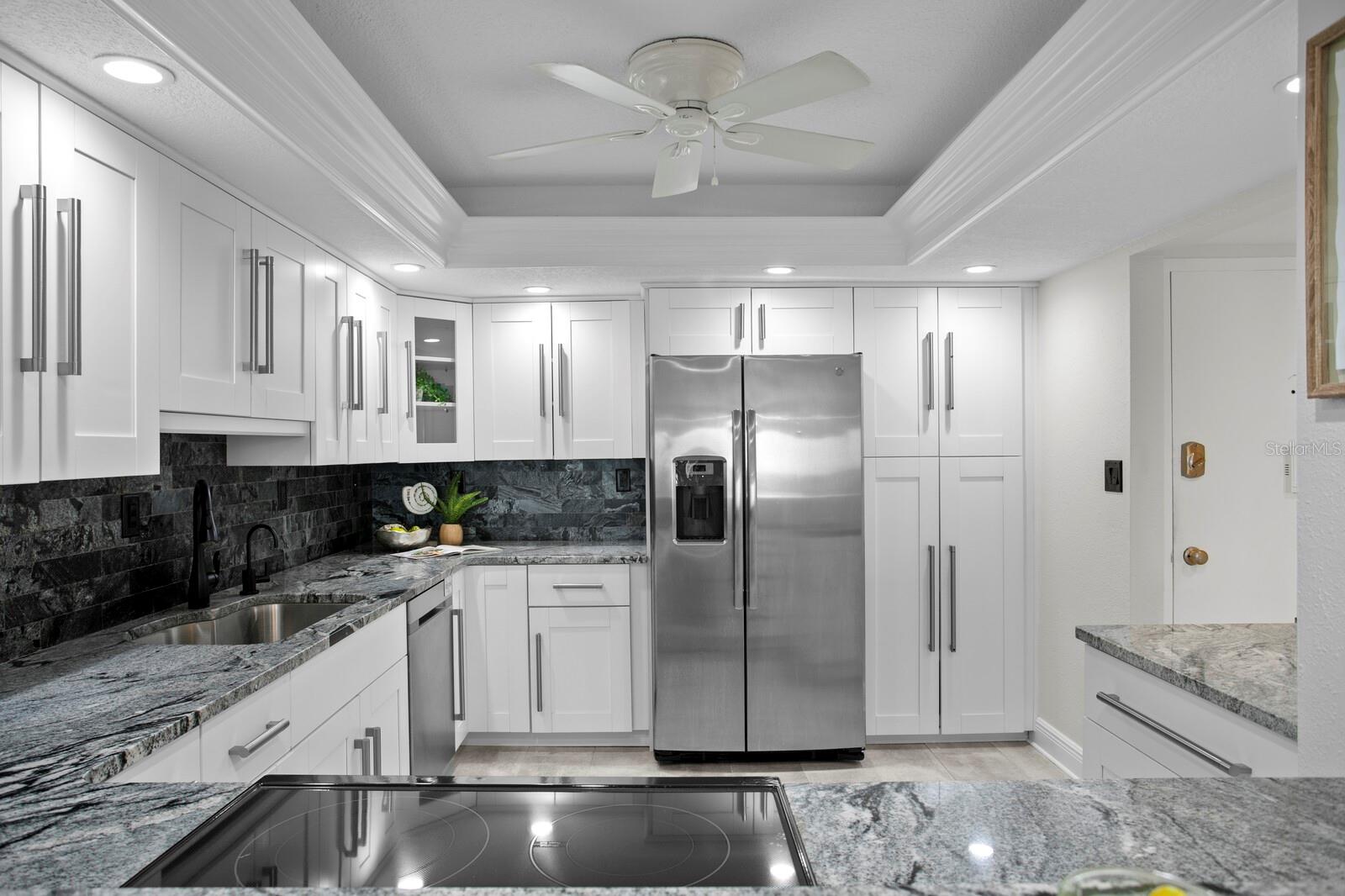 Smart layout gives a seamless flow for cooking and entertaining. https://player.vimeo.com/video/1087835561