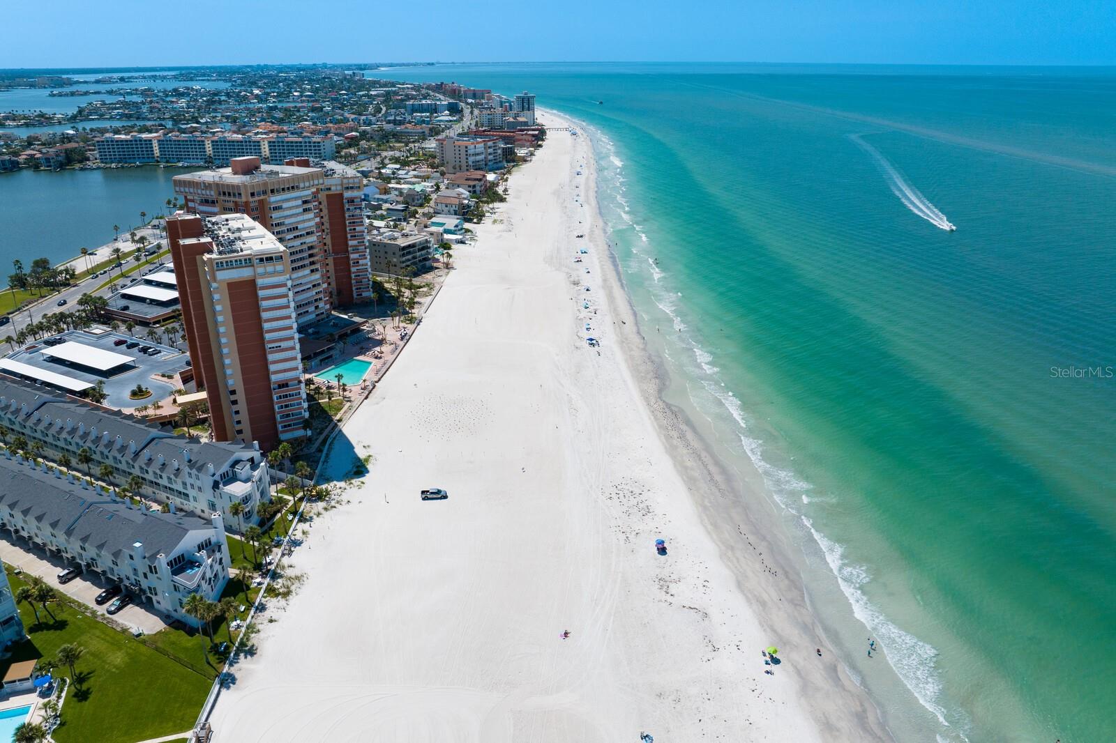 See that stretch of sand? That’s your front yard. You could throw a frisbee from the pool to the shoreline (not recommended, but you could).