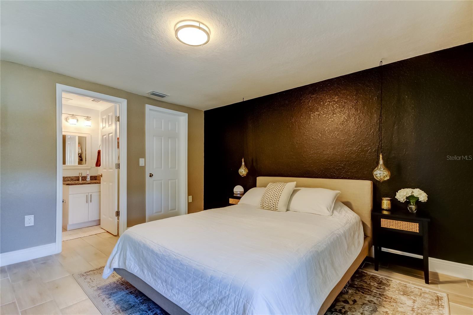 Primary Bedroom w/Ensuite Bath