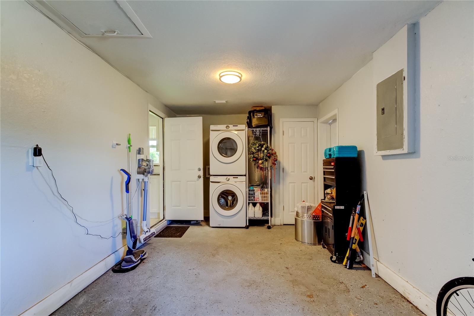 Attached Garage