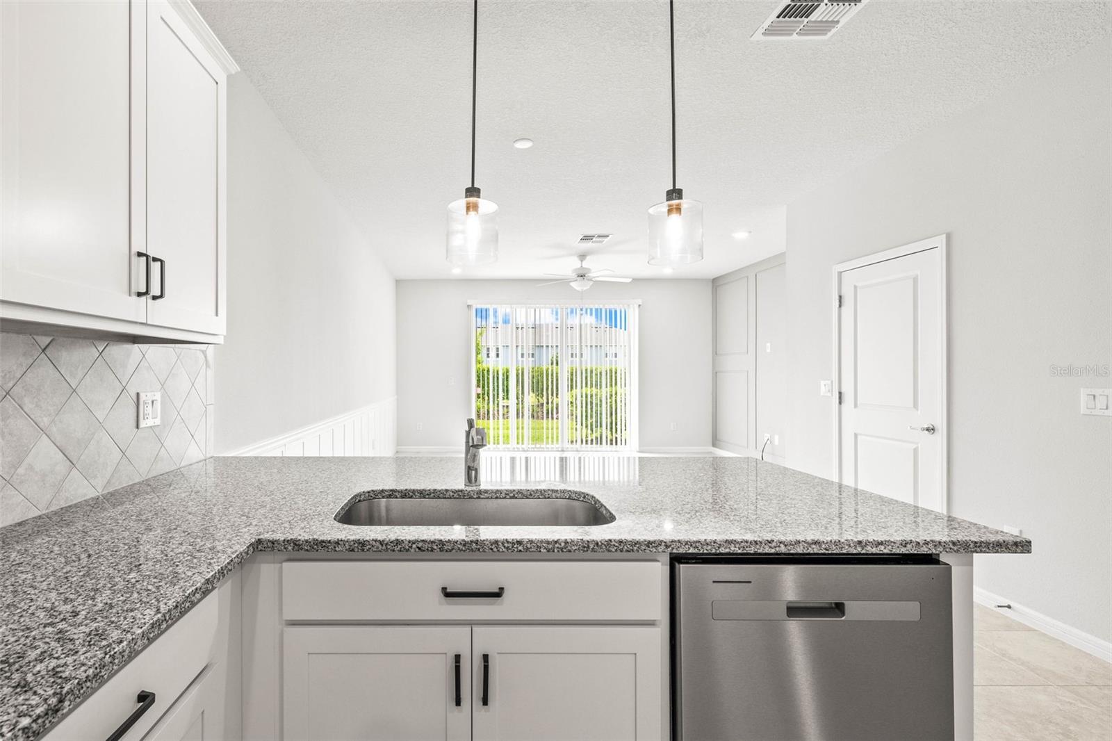 Quartz countertops throughout!