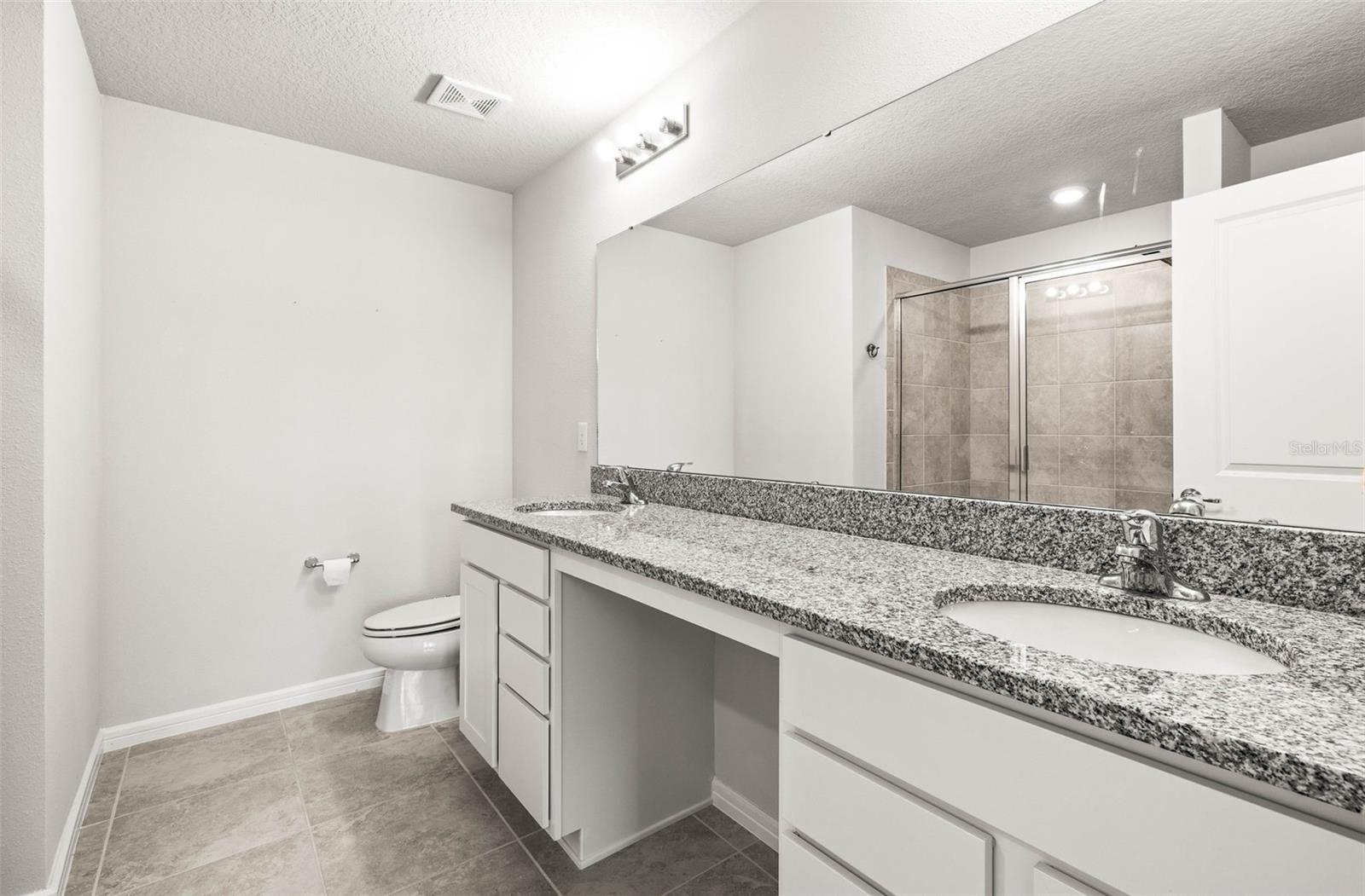 Bathroom 2 (2nd floor)