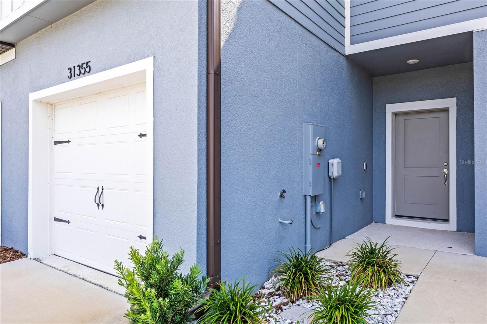 Bright entryway welcoming you home!