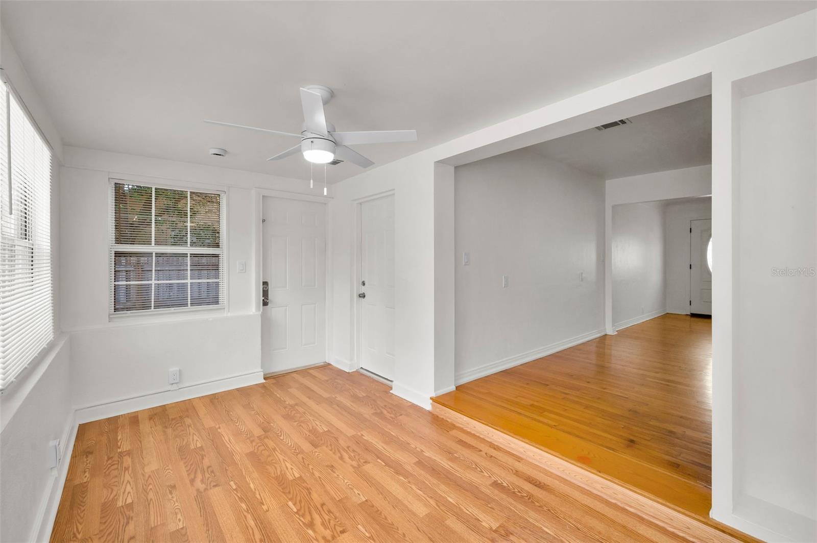 Dining room / bonus room off of kitchen