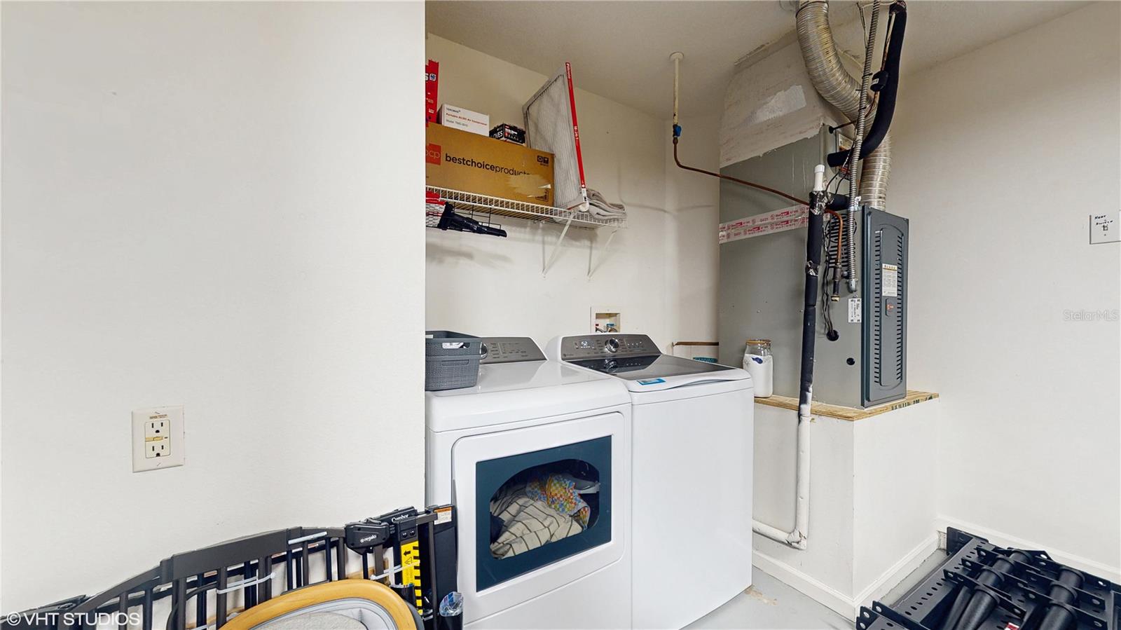 Garage w/ Washer & Dryer
