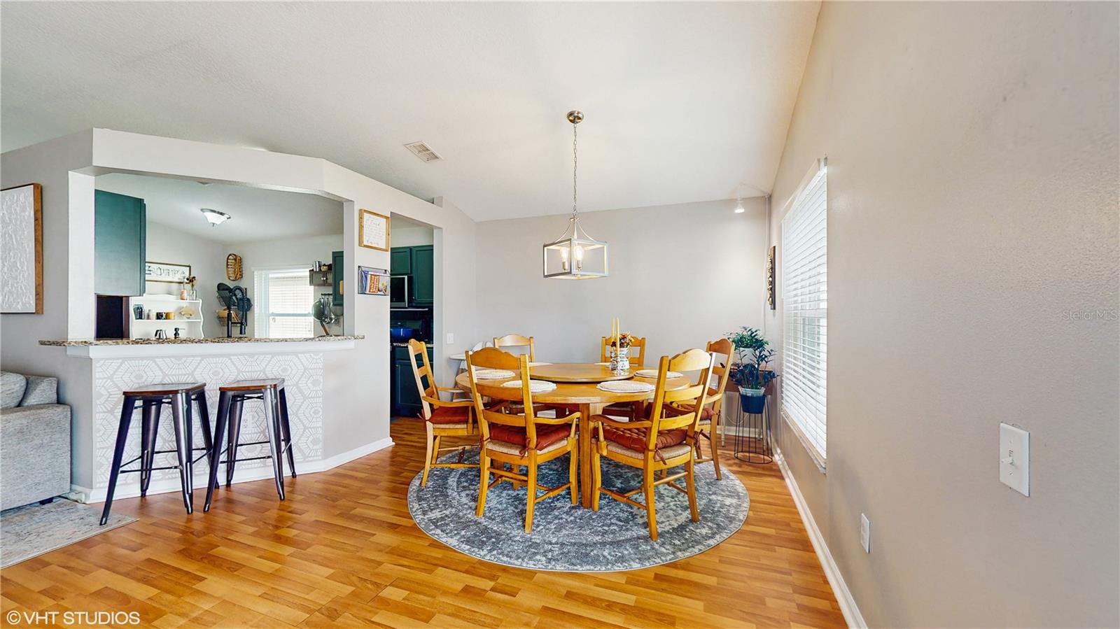 Living/Dining Area