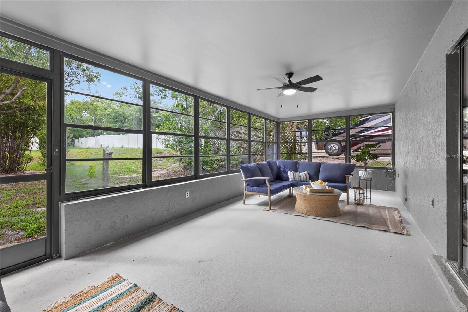 Florida room l Lanai26' X 11'