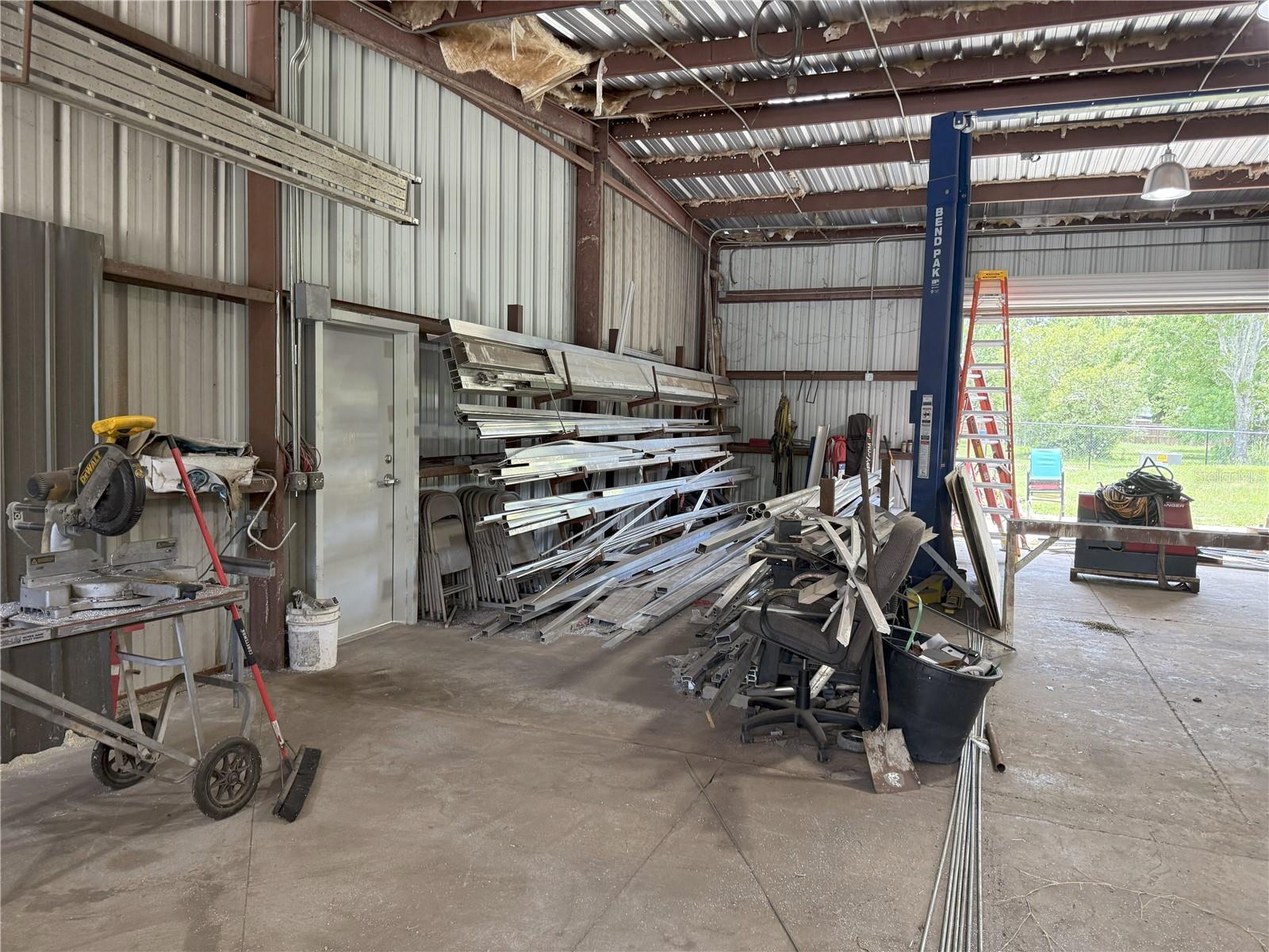 3500 SQ FT mol