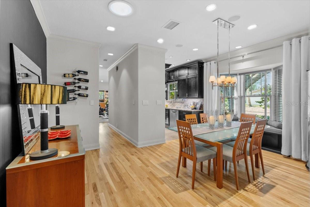 Dinning Room with Bay Window