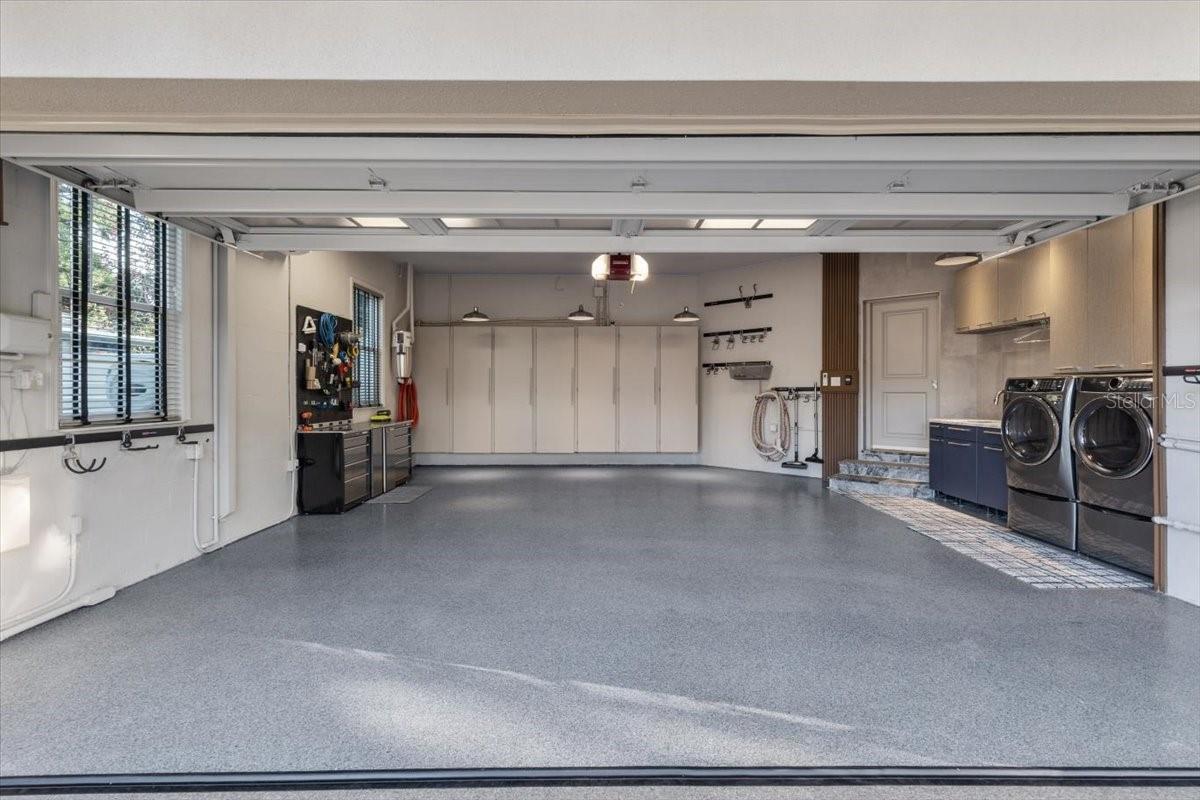 580 Sf Luxury Air Conditioned Garage