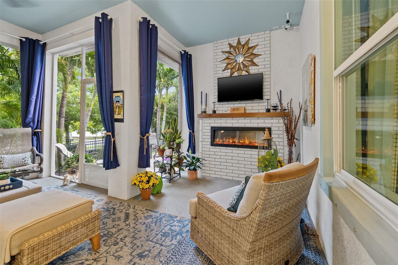 Large Screened in Back Porch