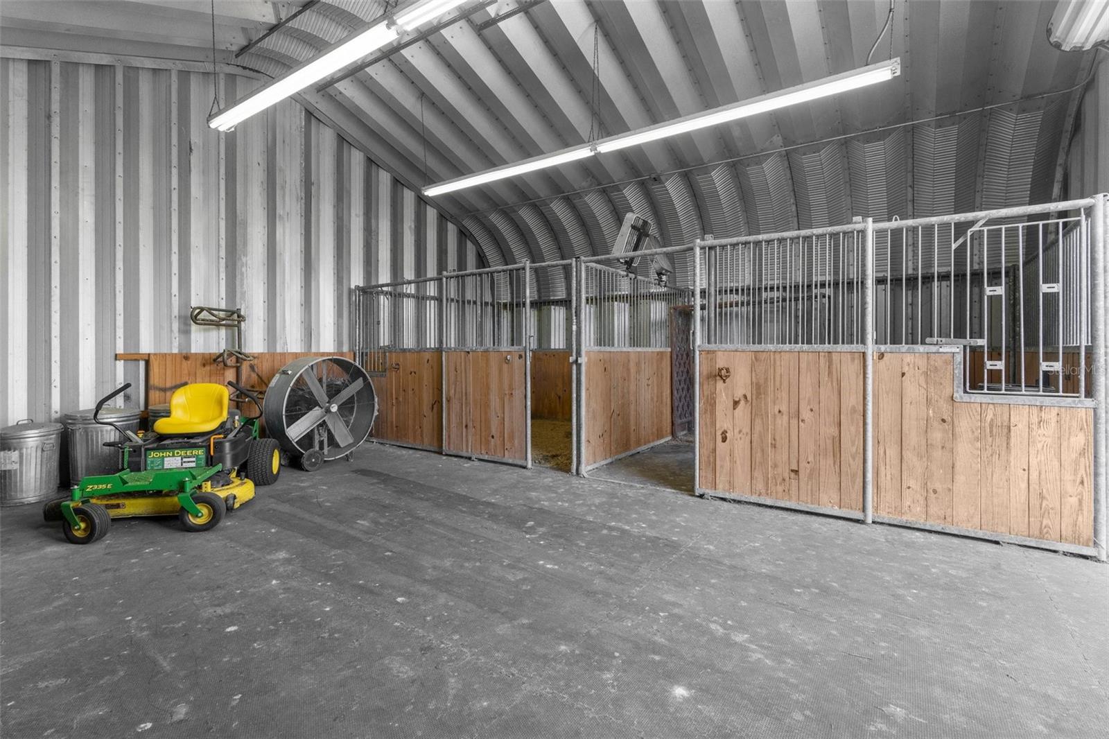 2 horse stalls, rubber matted floors