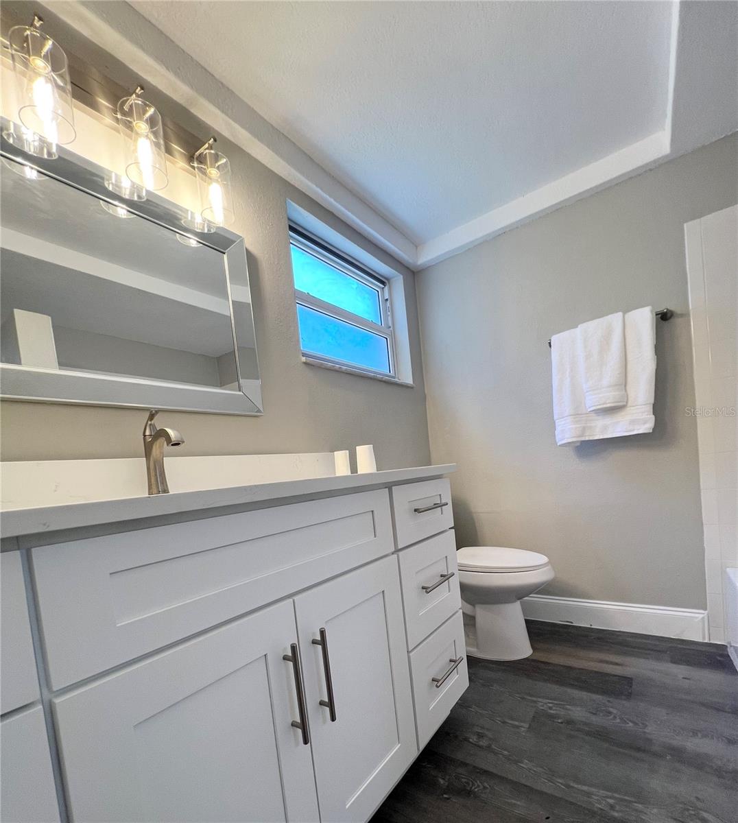 BATH 2 OFF FAMILY ROOM NEXT TO BED ROOM 2