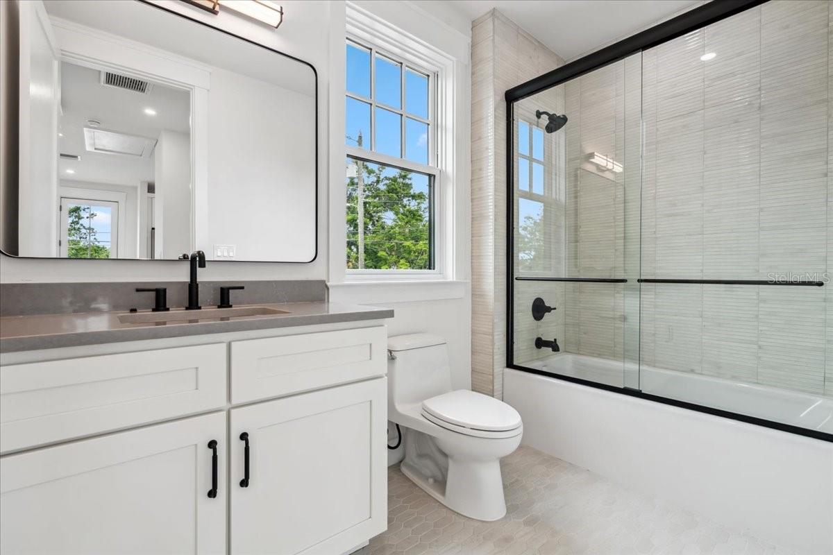carriage house Bathroom