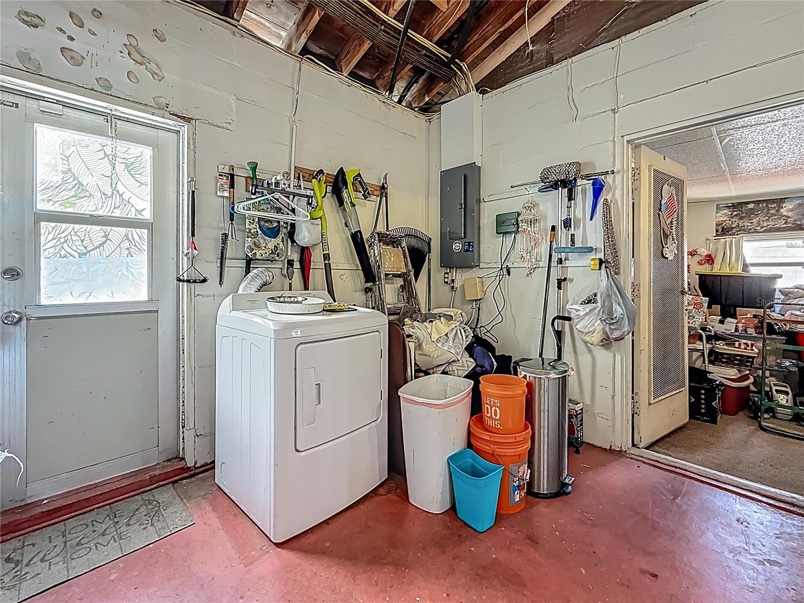 25'X13' Garage, Dryer New, Electrical Panel 2016