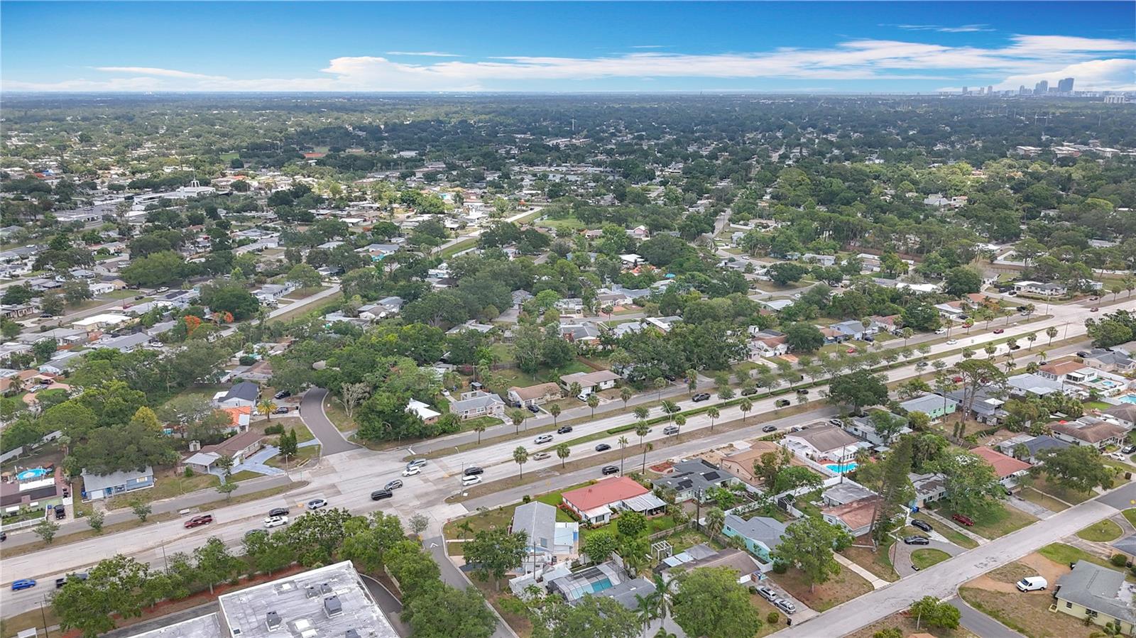 !4 Miles to St. Pete- Clearwater International Airport, 20 Minutes