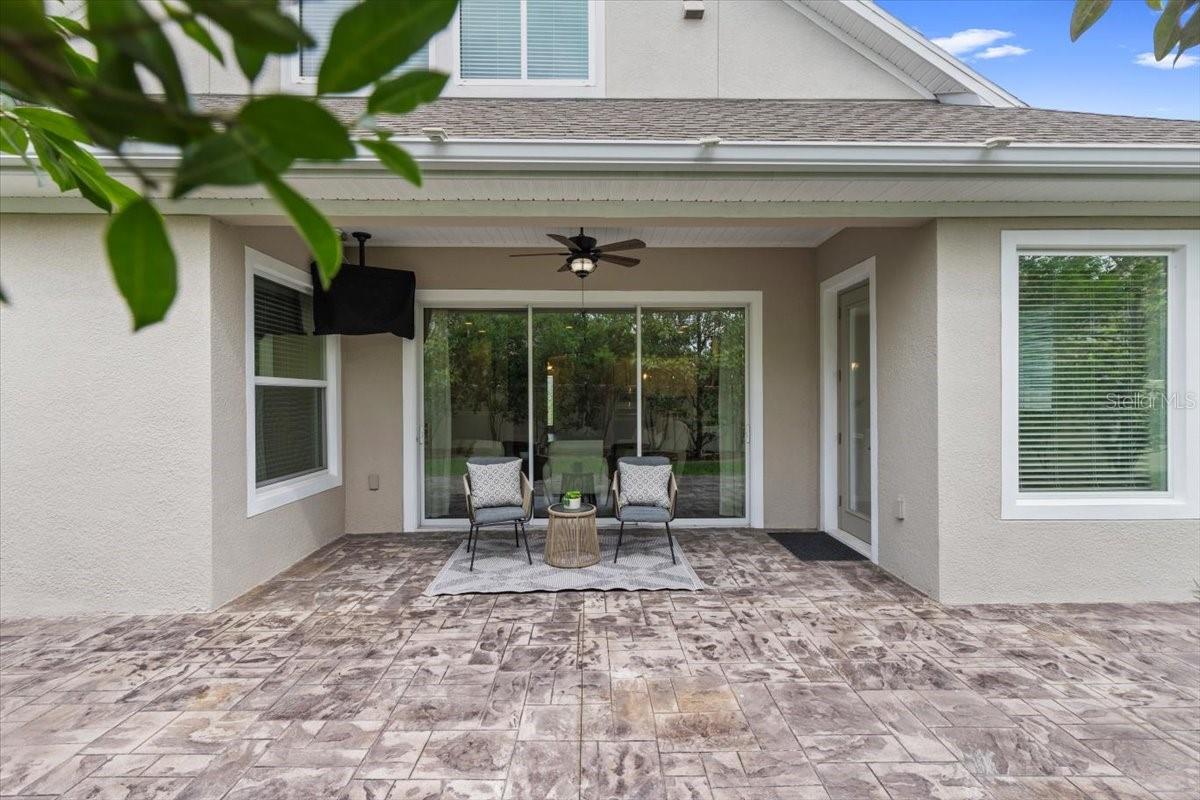 COVERED LANAI W/ EXTENDED PATIO