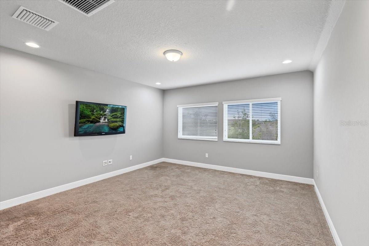 BONUS LOFT