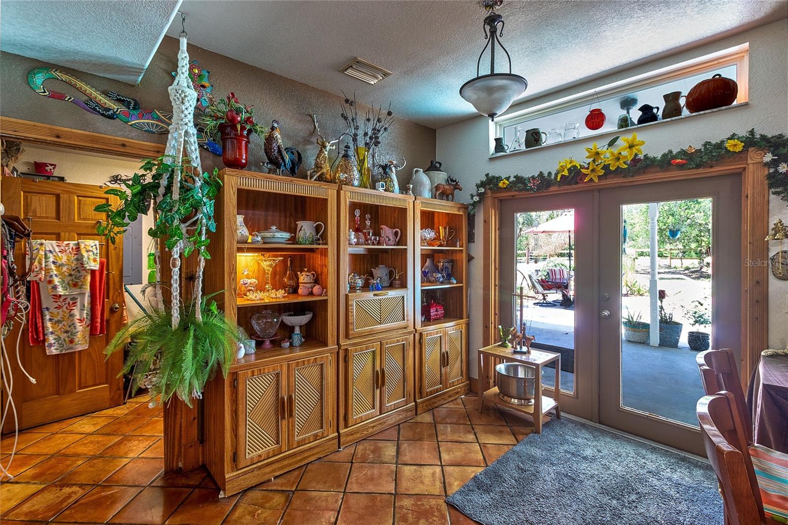 Eat in kitchen area