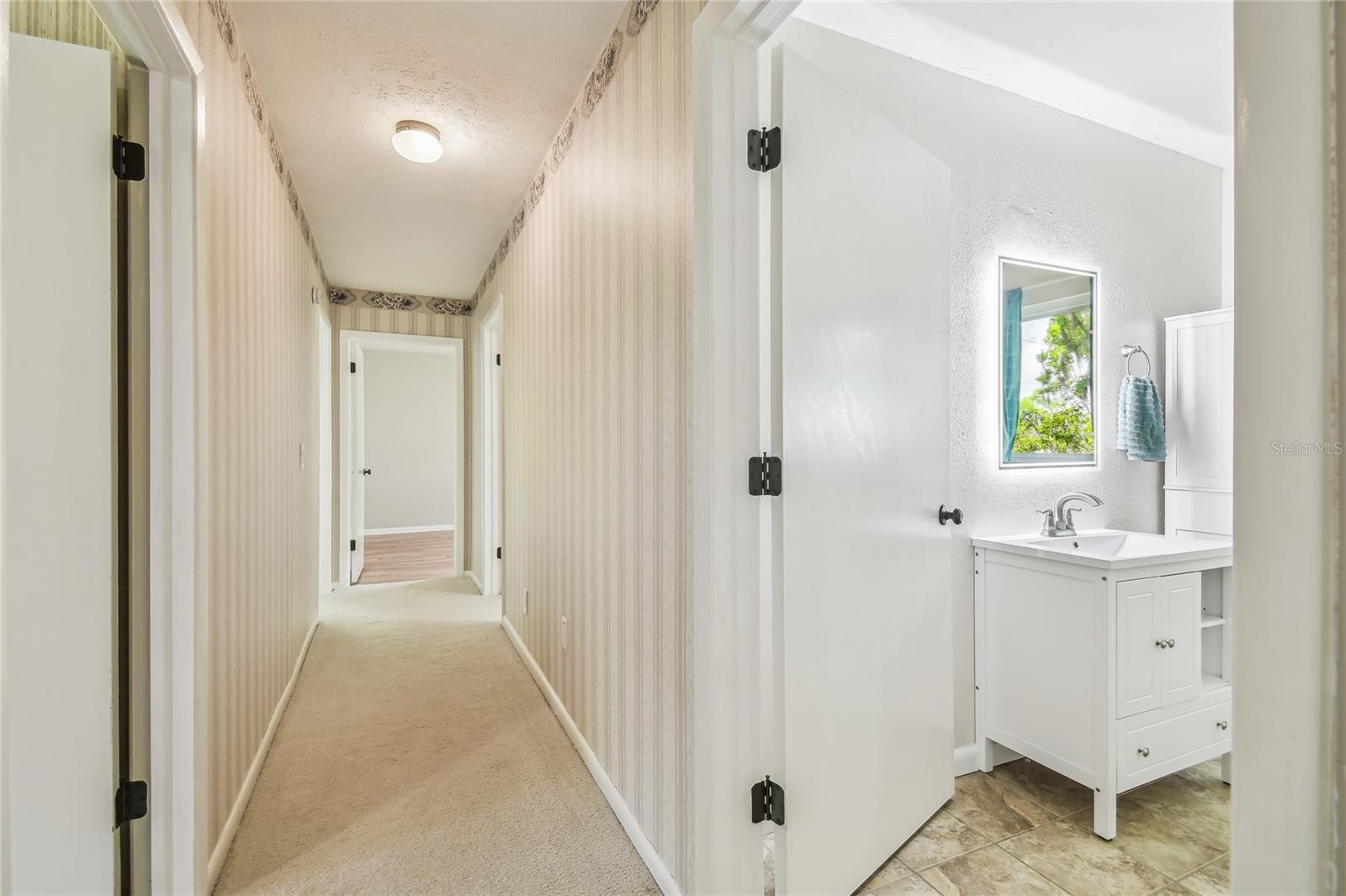 Hall to bedrooms