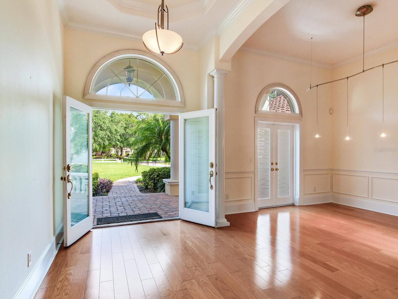 Foyer / Dining
