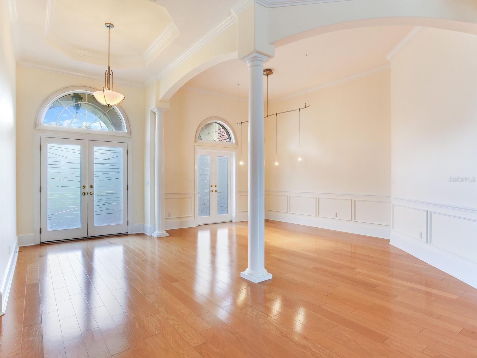 Foyer / Dining
