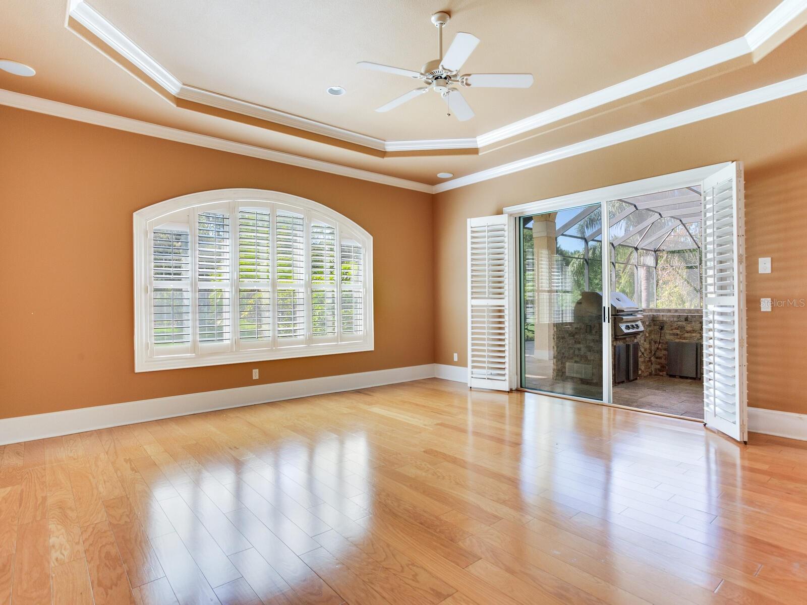 Bonus Room / Door to Outside Kitchen
