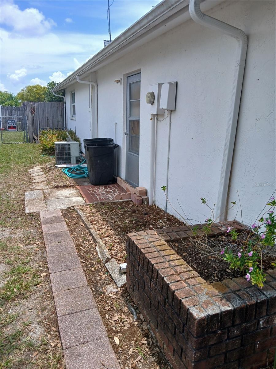 SIDE YARD