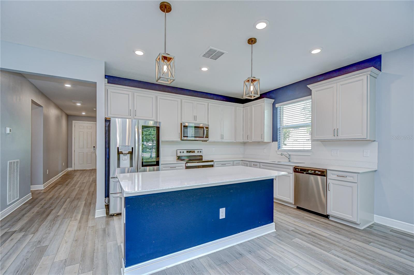 Spacious kitchen!