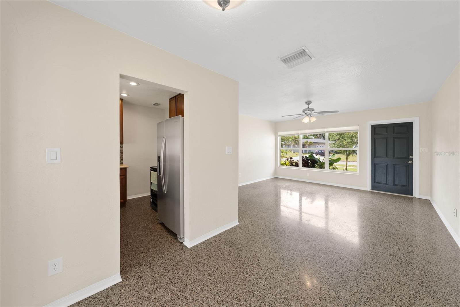 Dining/Living Room Area