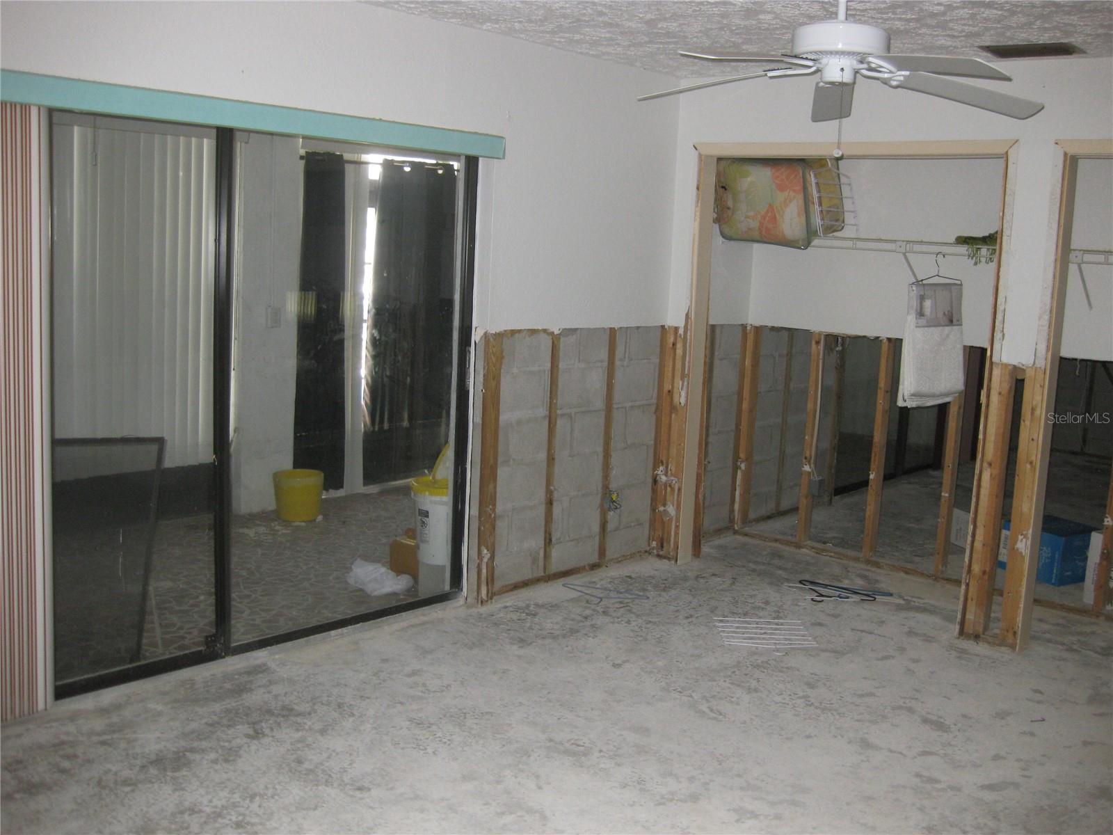 TB8390770