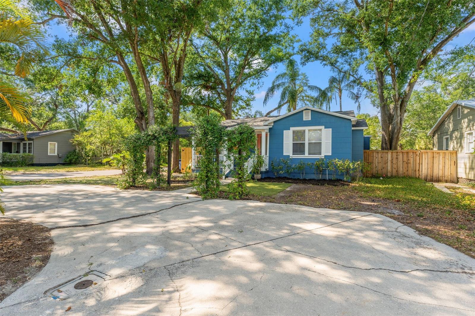 Semi circle driveway