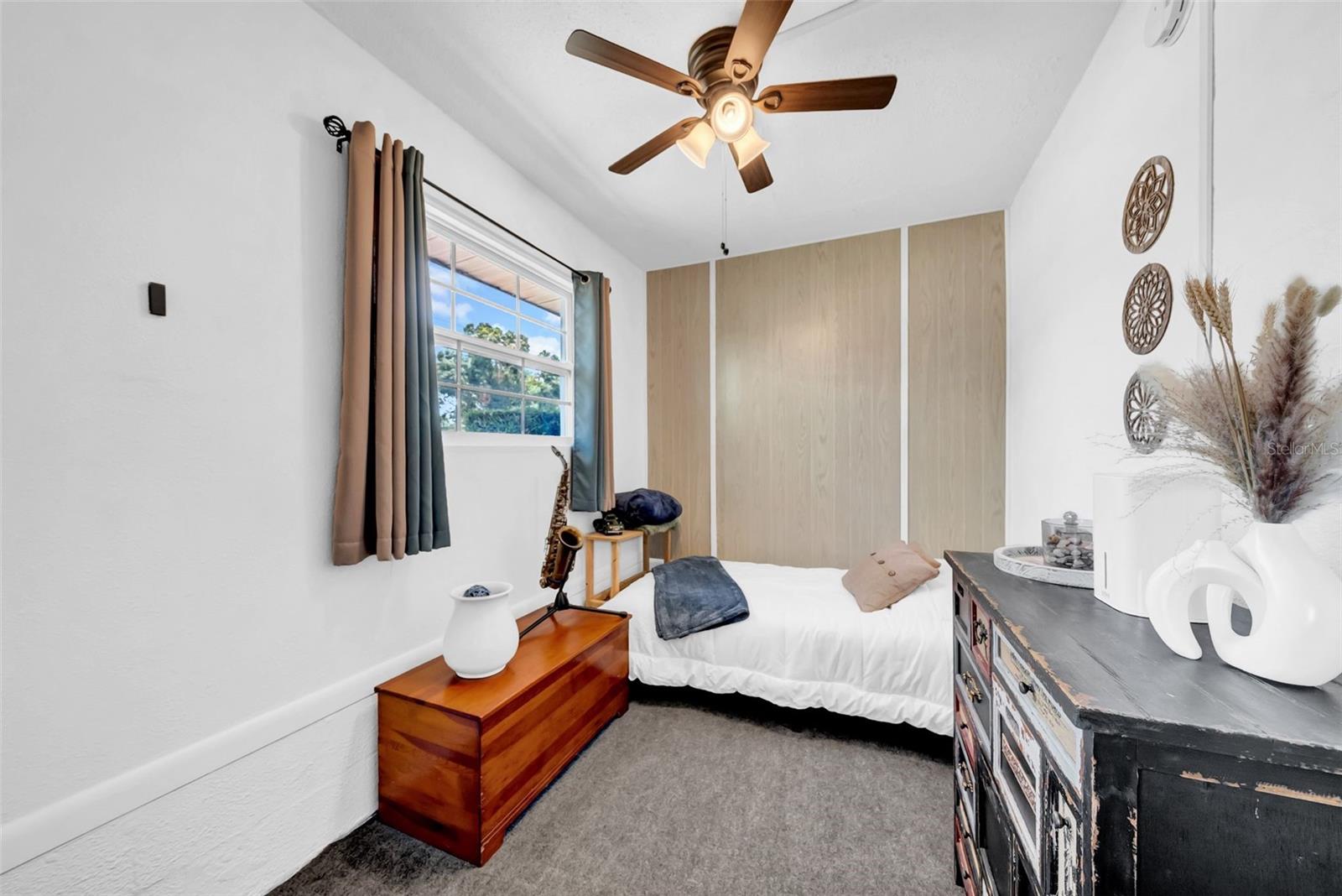 Adorable flex room,perfect for a guest room or home office