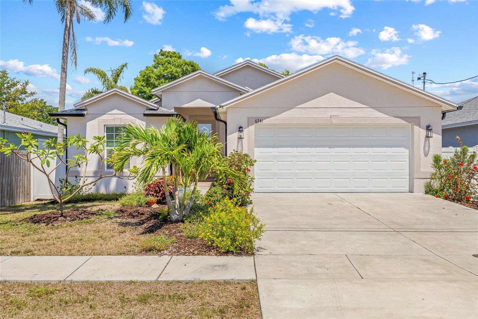 Welcome to your dream home in Pinellas Park! This stunning 2020 construction features fresh landscaping, a modern façade, and a spacious 2-car garage—offering great curb appeal from the moment you arrive. Don’t miss your chance to own this peaceful lakeside retreat in the heart of Pinellas County!