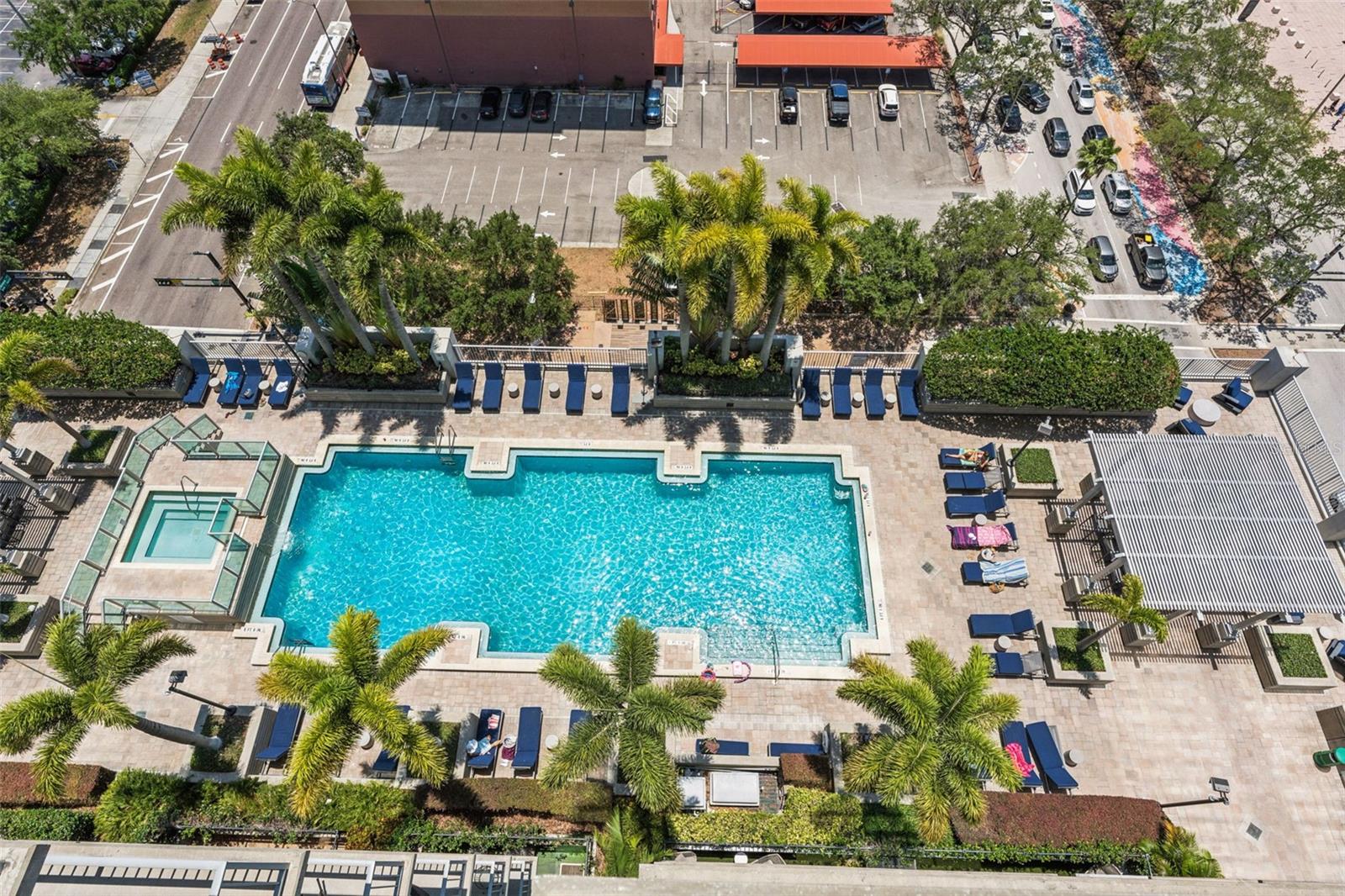 TB8390956