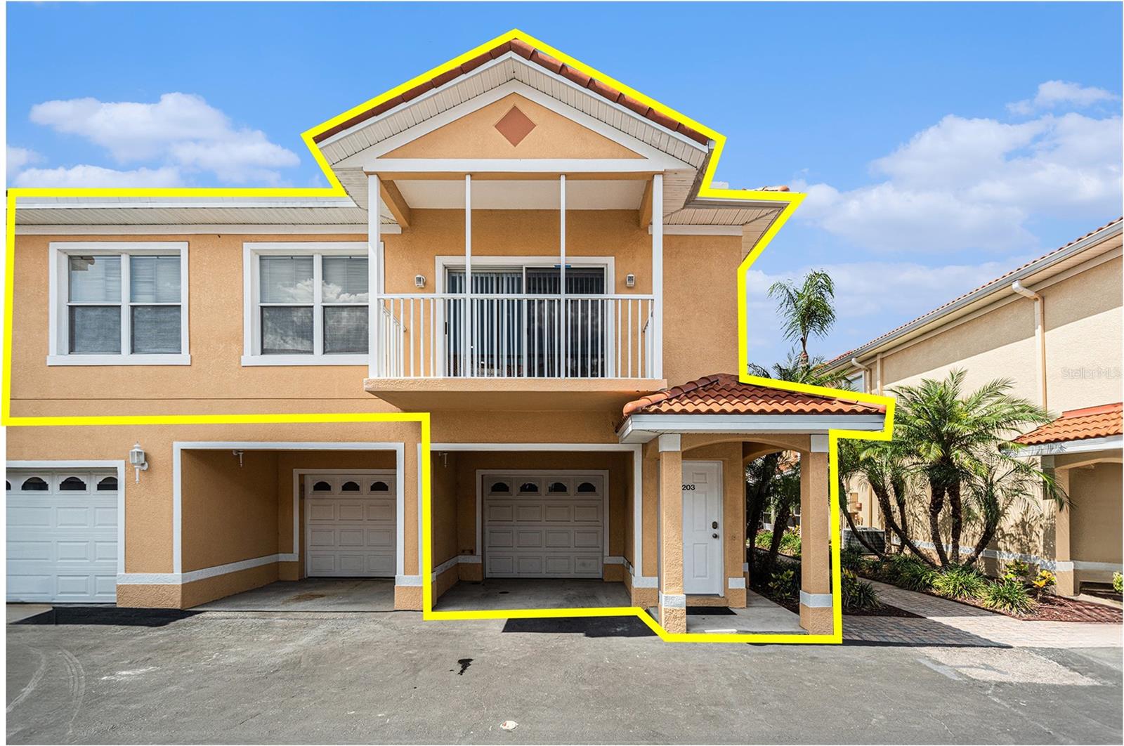 Beautifully updated 2/2 condo in The Terraces at Paradise Lakes