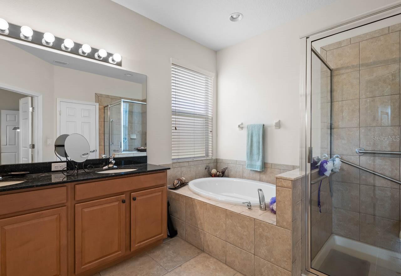 Dual sinks, garden tub, and shower