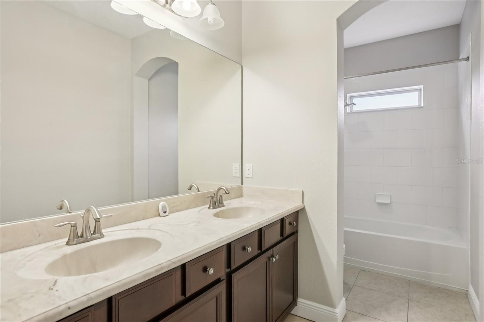 Stylish secondary full bath