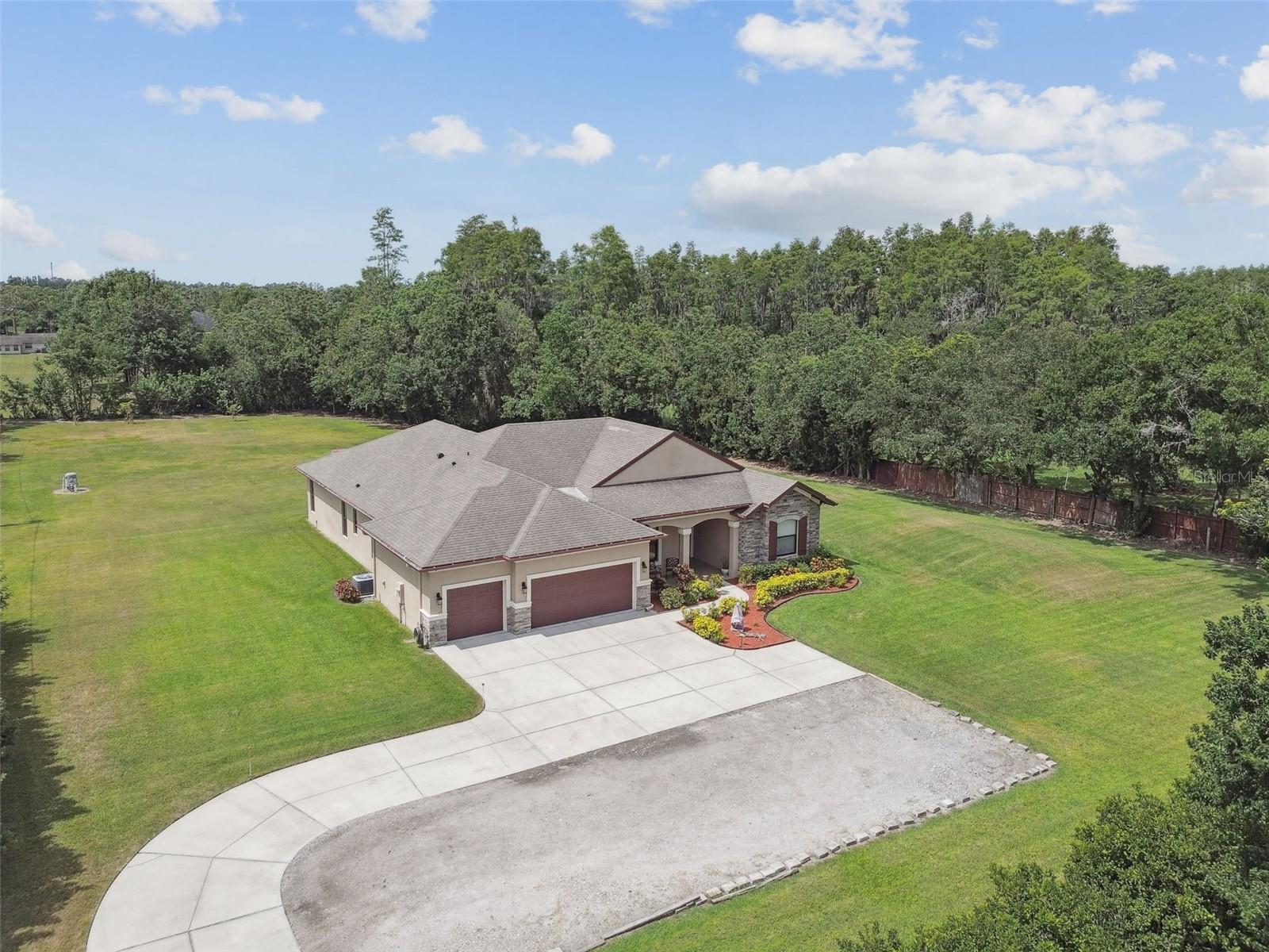 AMPLE DRIVEWAY SPACE