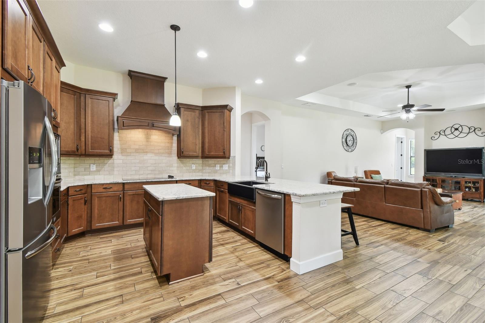 HOOD VENT AND COOKTOP