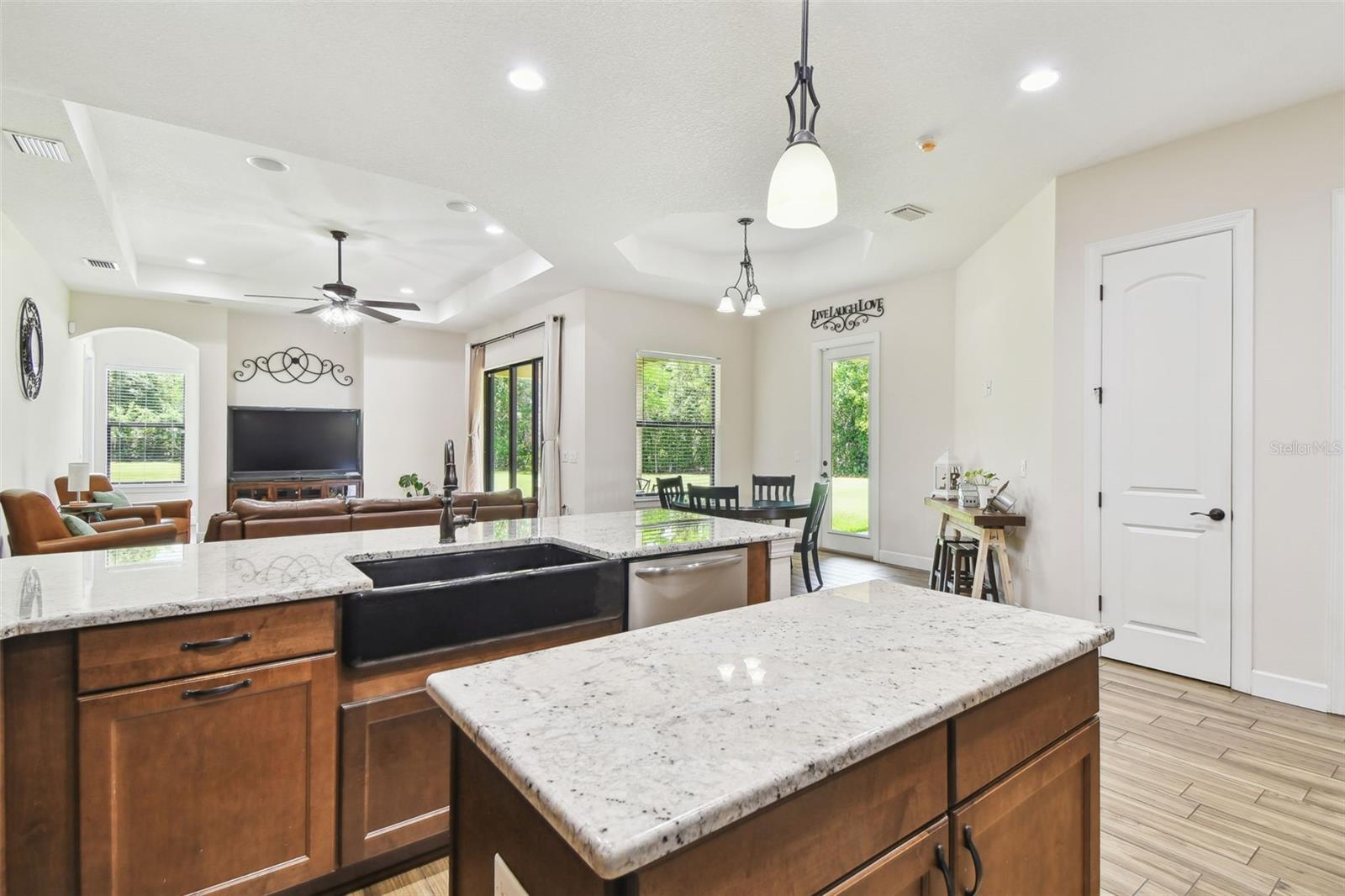 KITCHEN ISLAND