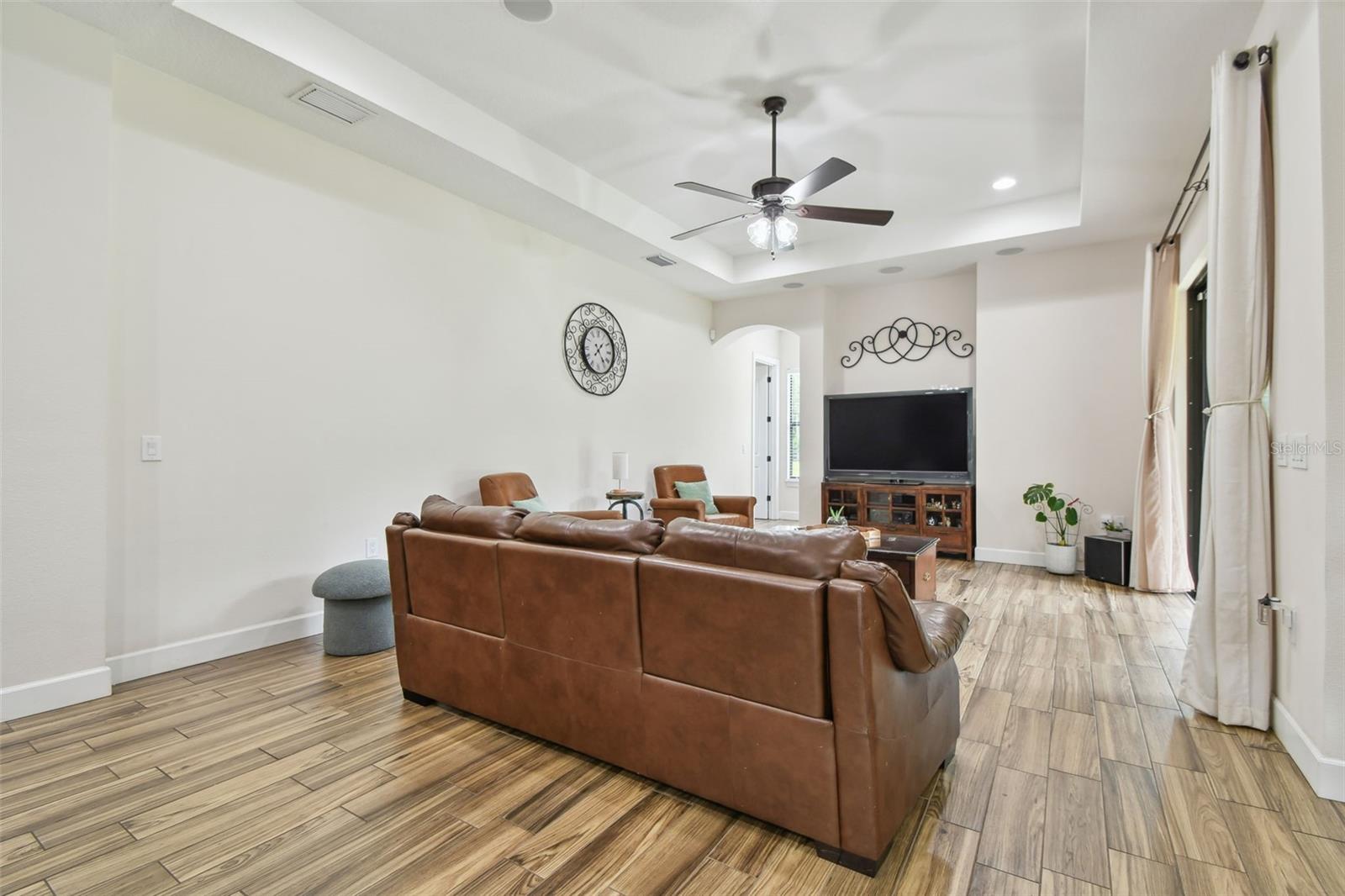 LIVING ROOM WITH TRAY CEILINGS