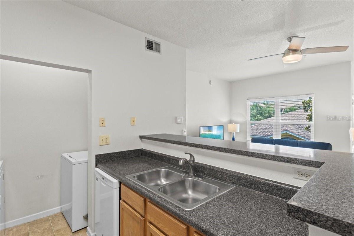 Great kitchen overlooking rest of home.