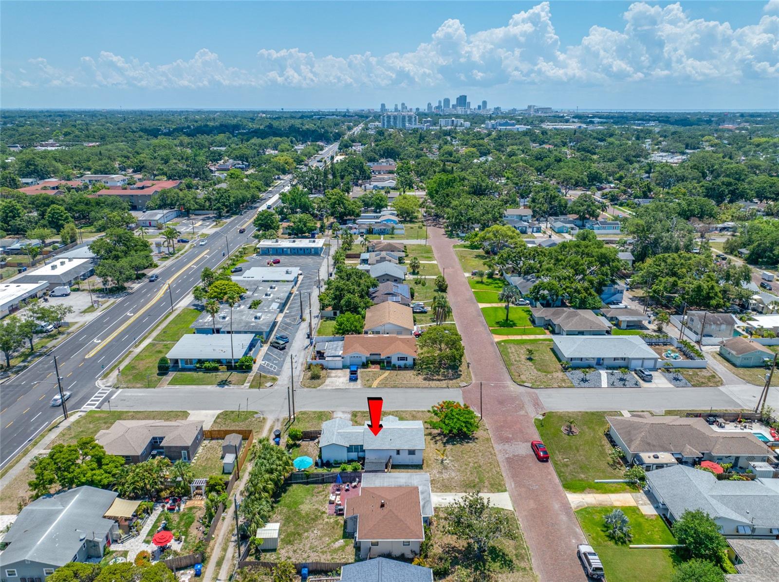440 42ND STREET N, ST PETERSBURG, Florida 33713 - Looking East