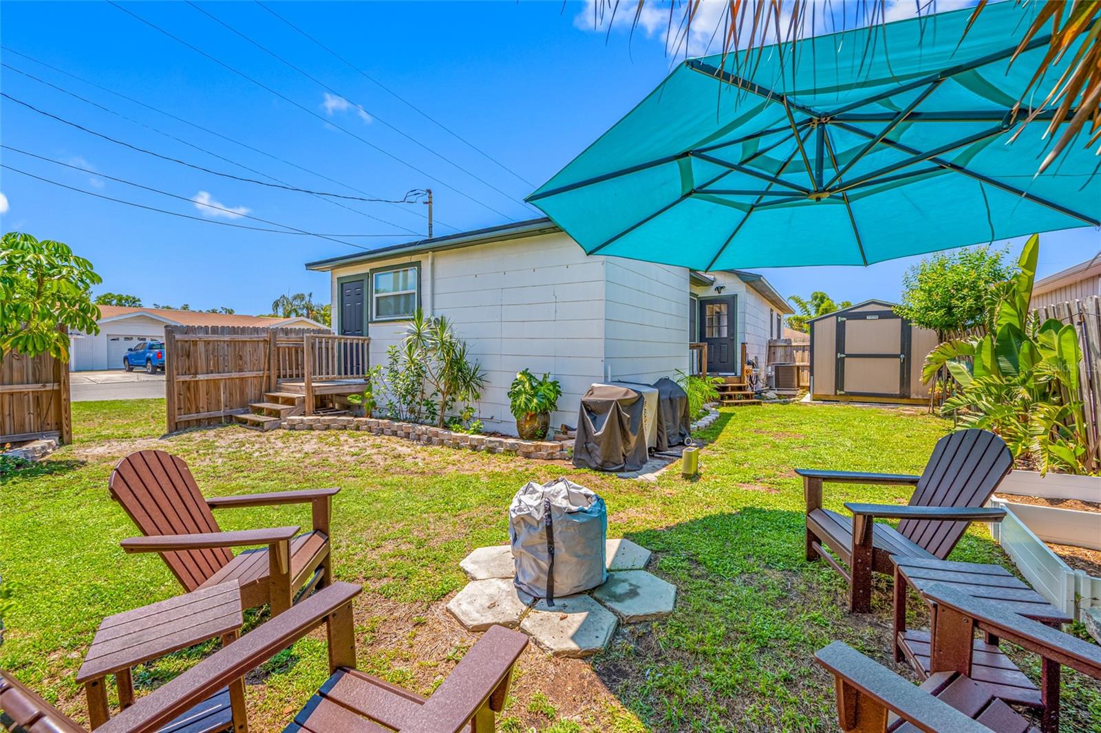 440 42ND STREET N, ST PETERSBURG, Florida 33713 - North Lawn