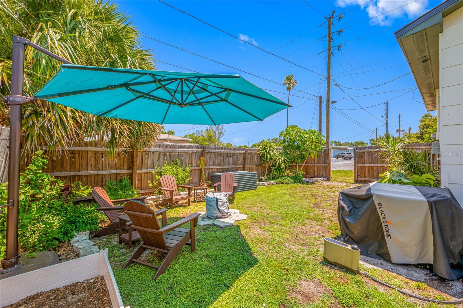 440 42ND STREET N, ST PETERSBURG, Florida 33713 - North Lawn