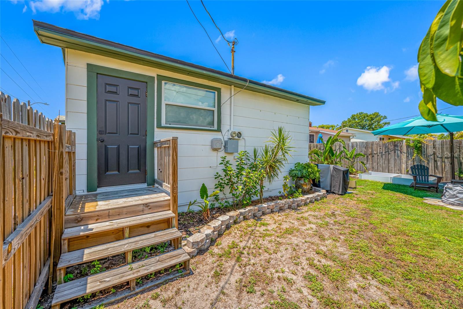 440 42ND STREET N, ST PETERSBURG, Florida 33713 - North Lawn