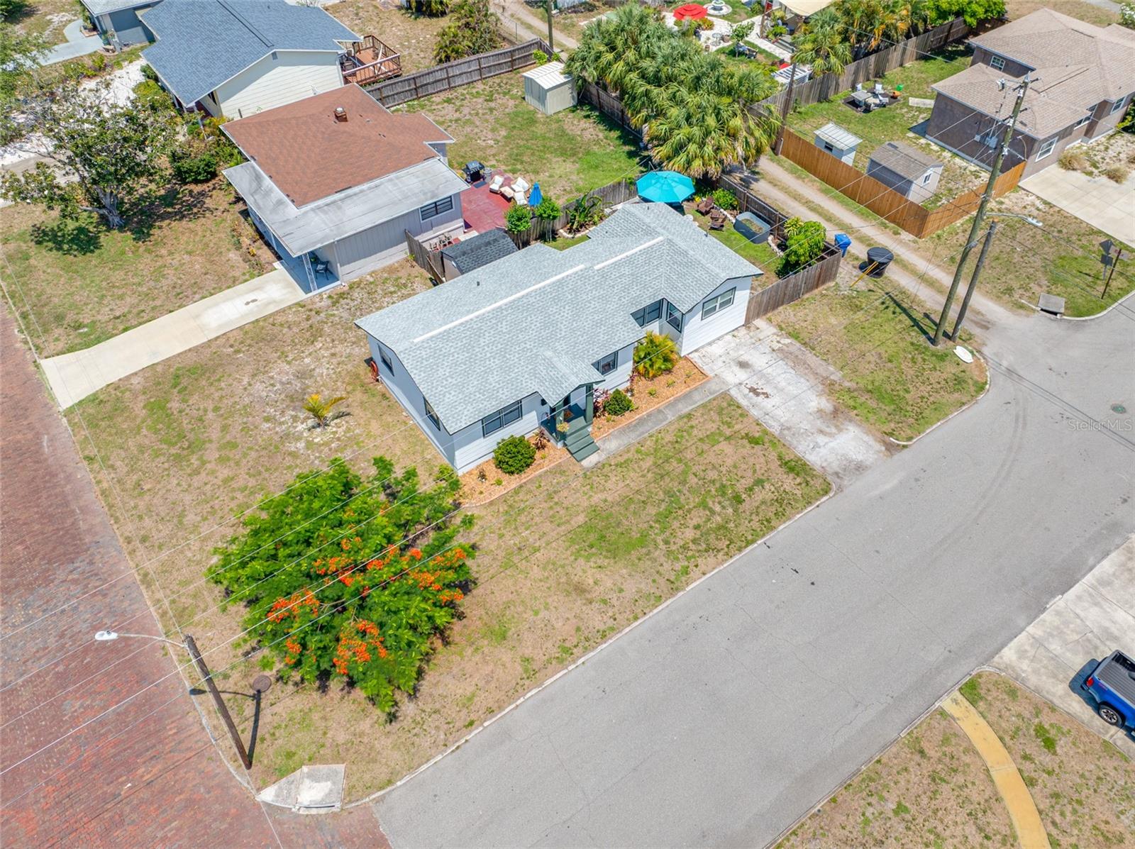 440 42ND STREET N, ST PETERSBURG, Florida 33713 - Top Shot Looking North West